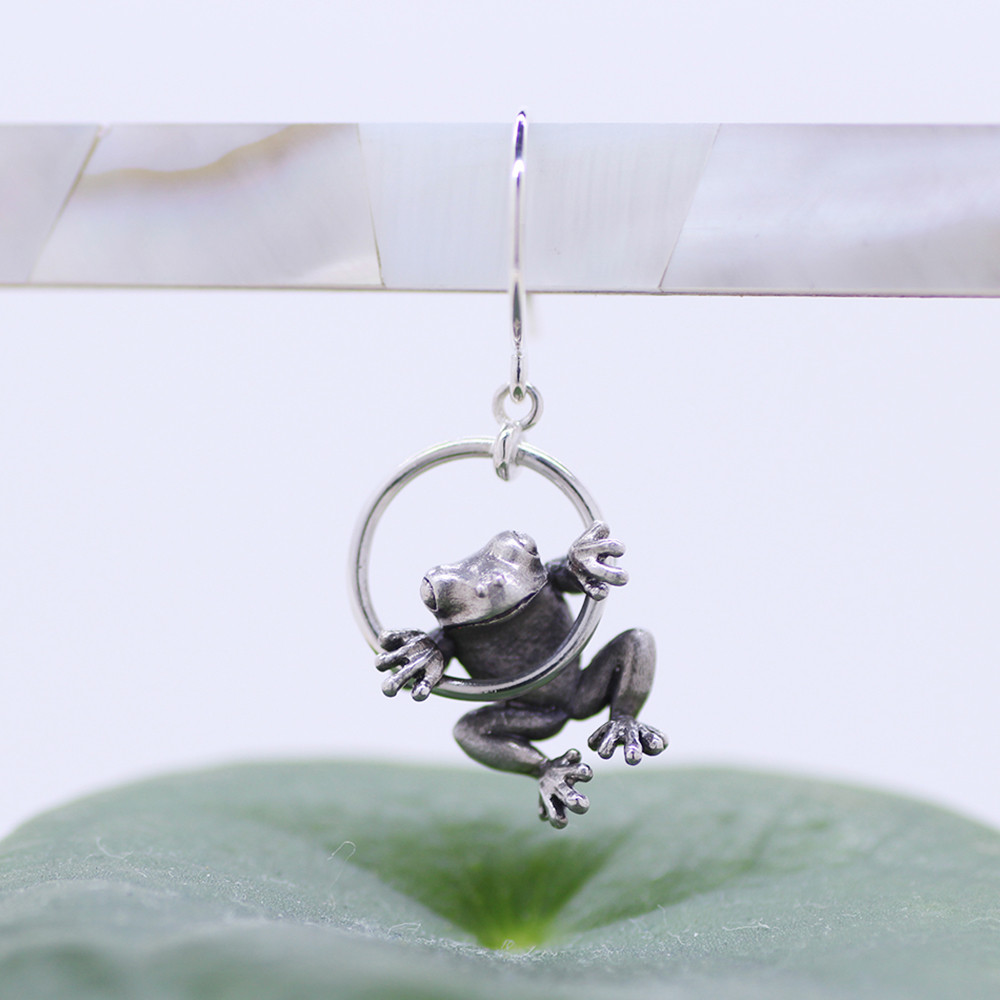 輪っカエルのシルバーピアス（片耳）
