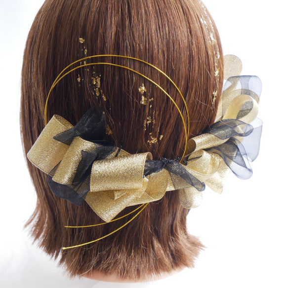 Z4 ゴールドリボン×ブラックオーガンジーリボンの髪飾り　ゴールド　髪飾り　黒　卒業式　袴　成人式　振袖　結婚式 4枚目の画像