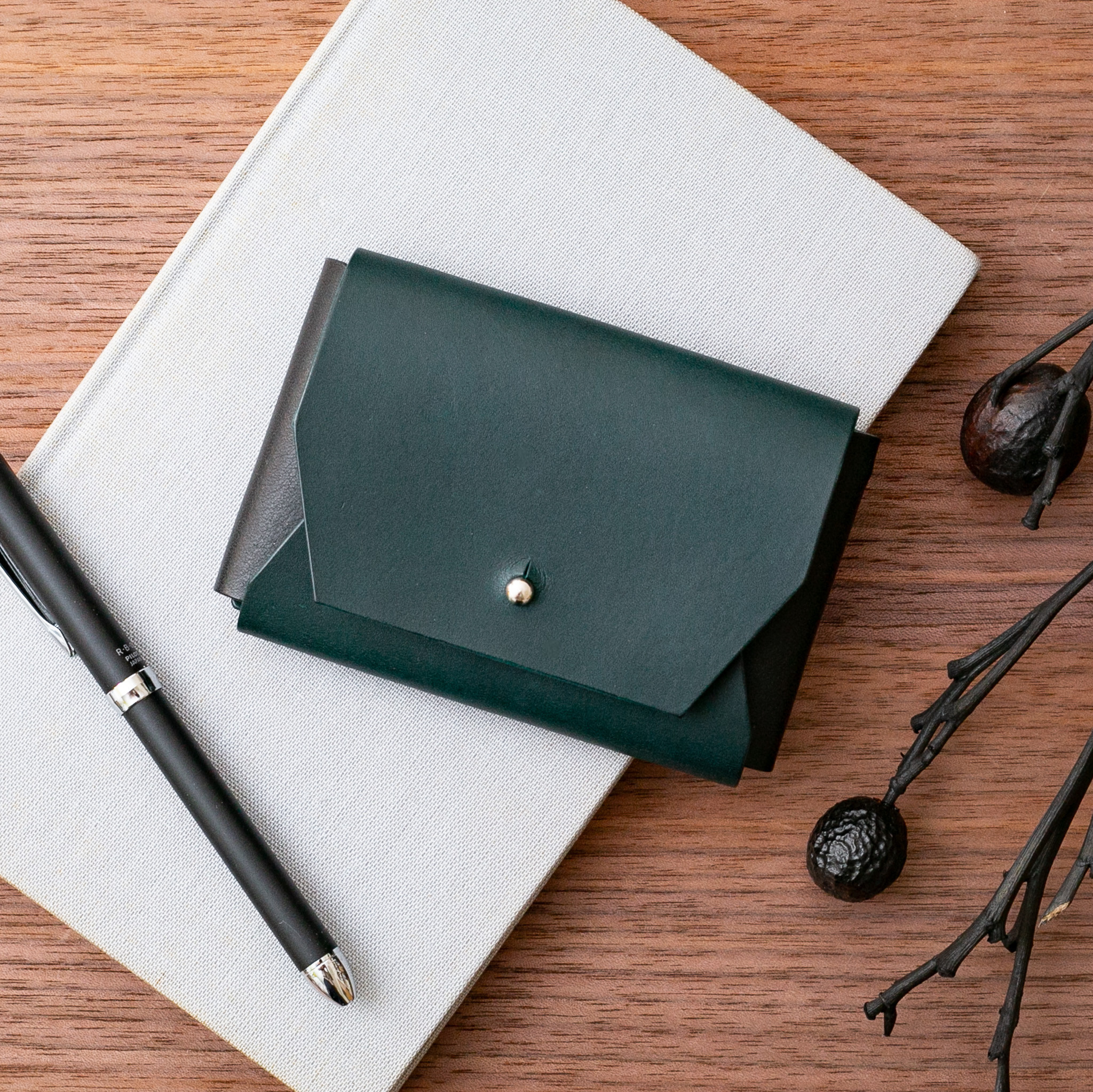 【プレゼントにオススメ】モダンデザインの名刺入れ／マルチケース【配色カスタム無料】