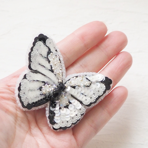 送料込 ⭐︎ フランスアンティーク ピケ 刺繍 ホワイト ポンチョ フランスアンティークレースとビーズの刺繍ブローチ - AngelicaLeaf