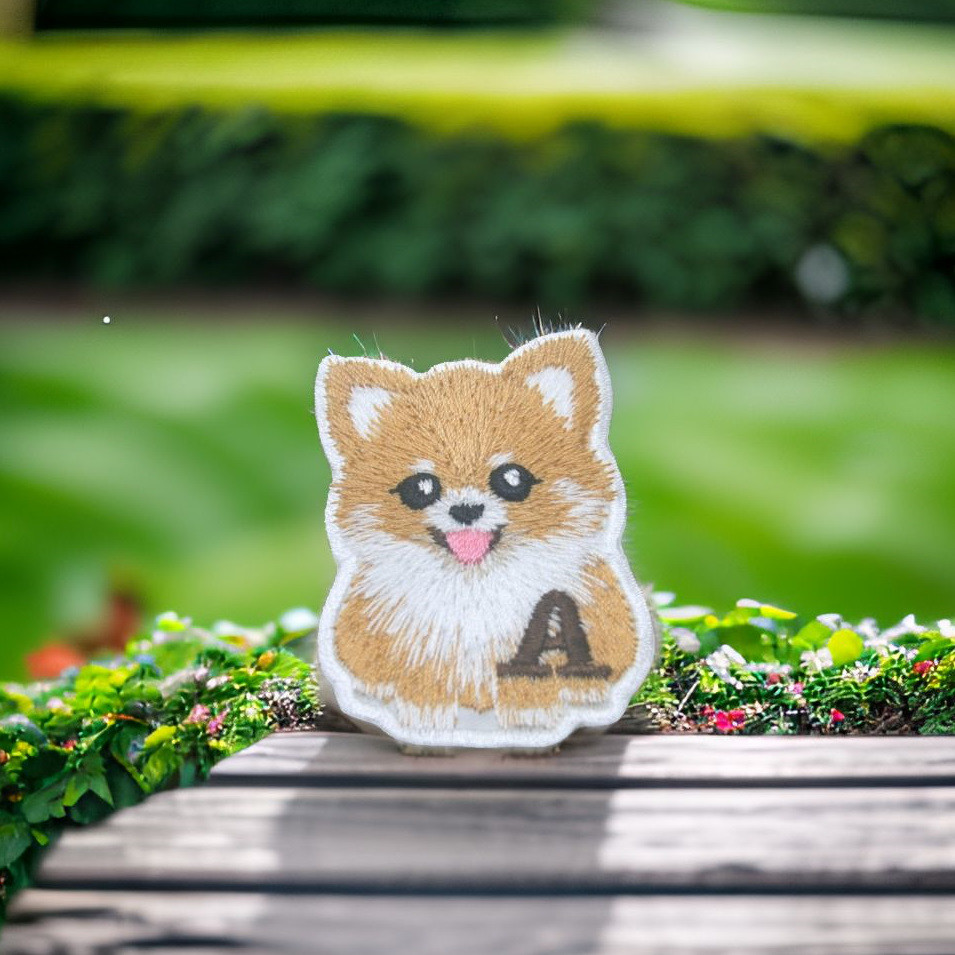 ポメラニアンのイニシャル入り ちょっと大きめワッペン（アイロン接着