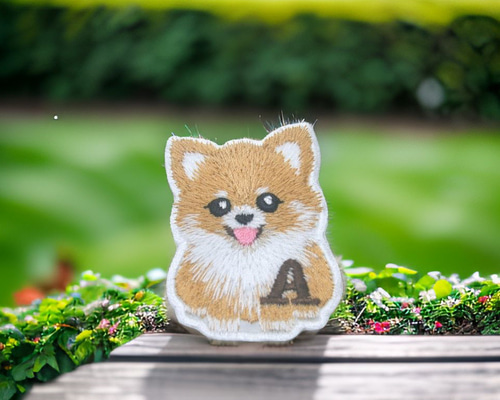 ポメラニアンのイニシャル入り ちょっと大きめワッペン（アイロン接着