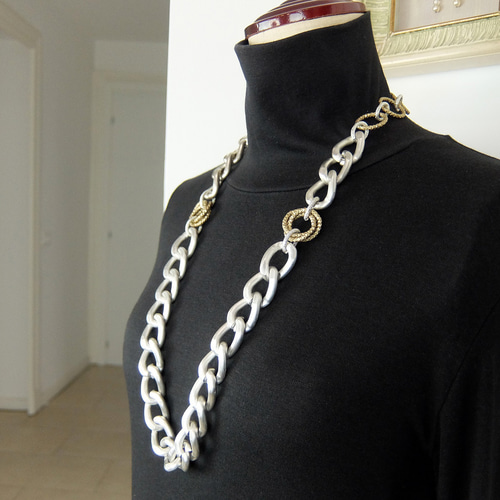 チャンキーチェーンとアルミリングのロングネックレス・大きく太い