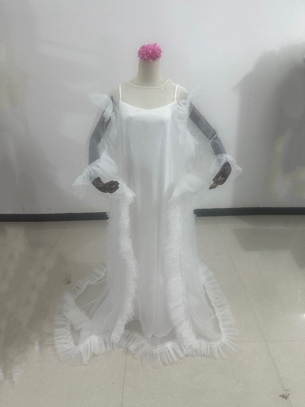 送料無料！  ホワイトインナーのキャミソールドレス+ケープ風フリルドレス 妊婦 抜群のおしゃれ見え 前撮り結婚式