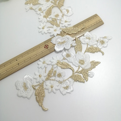 2枚入り 金糸入り ケミカル 刺繍 お花モチーフ  ハンドメイドパーツ 手芸　素材 3枚目の画像