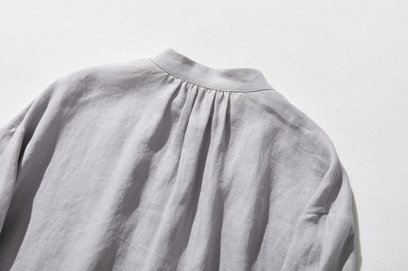 由 Belky 亞麻製成的自然紋理亞麻長袍，淺灰色 240311-2 第9張的照片