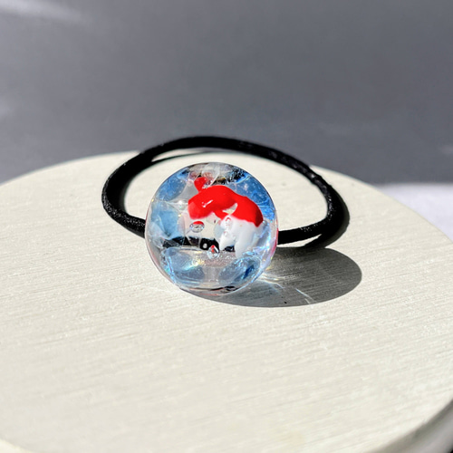 うに様　7.1 マンボウ　レジンヘアゴム　ブルーキラキラブルー 初夏の青い海と青い空 琉球ガラス レジンヘアゴム - メルカリ