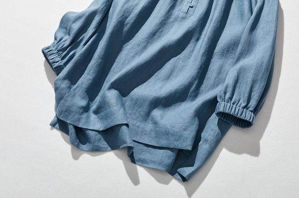 Belky 亞麻製成的天然質感亞麻長袍，藍色 240311-5 第4張的照片