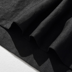 由 Belky 亞麻製成的天然紋理亞麻長袍，黑色 240311-6 第10張的照片