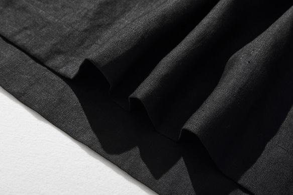由 Belky 亞麻製成的天然紋理亞麻長袍，黑色 240311-6 第10張的照片