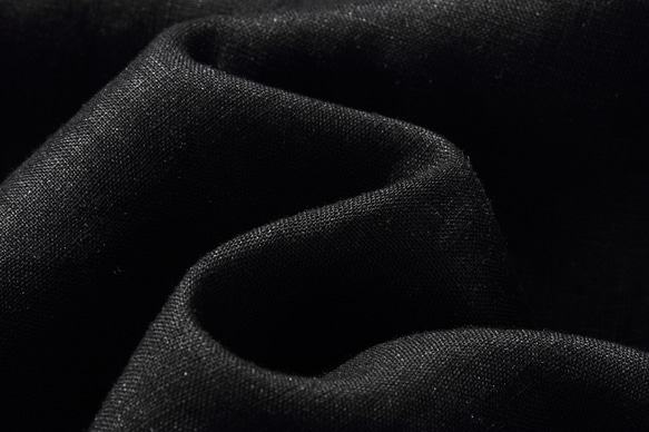 ナチュラルな風合いのリネン チュニック  ベルキーリネン使用　ブラック　240311-6 12枚目の画像