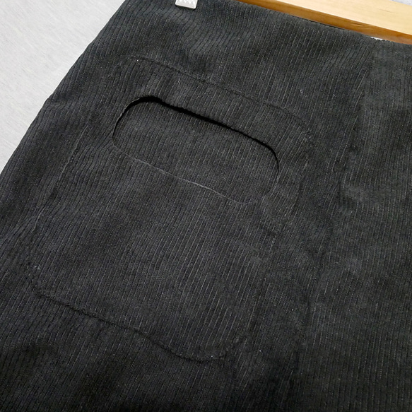 黑色燈芯絨造型口袋鉛筆裙 第7張的照片
