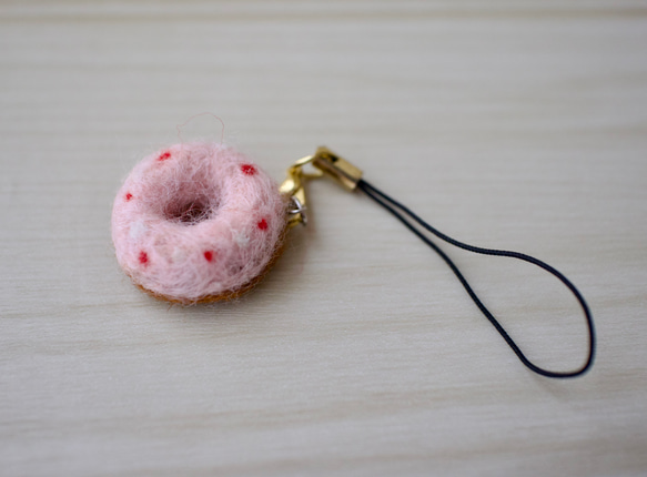 羊毛フェルト　携帯ストラップ　かわいいピンク色のドーナッツ 2枚目の画像
