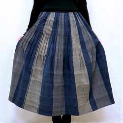 ぱん様専用ページ⭐︎手織り綿絣ピンタックロングスカート、インディゴグレー、オールシーズン 9枚目の画像