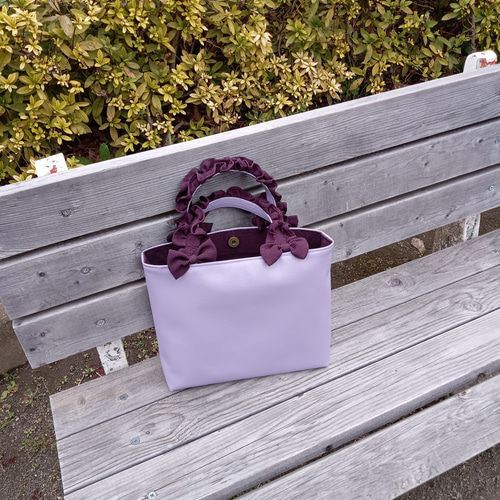 ハンドルフリルバッグ 合皮パープル（すみれ色） 生地チリメン（鮮やか  