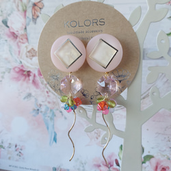 【ピアス or イヤリング 変更可】【桜色ボタンとキラキラビジュー ピアス・イヤリング】+++KOLORS+++ 10枚目の画像