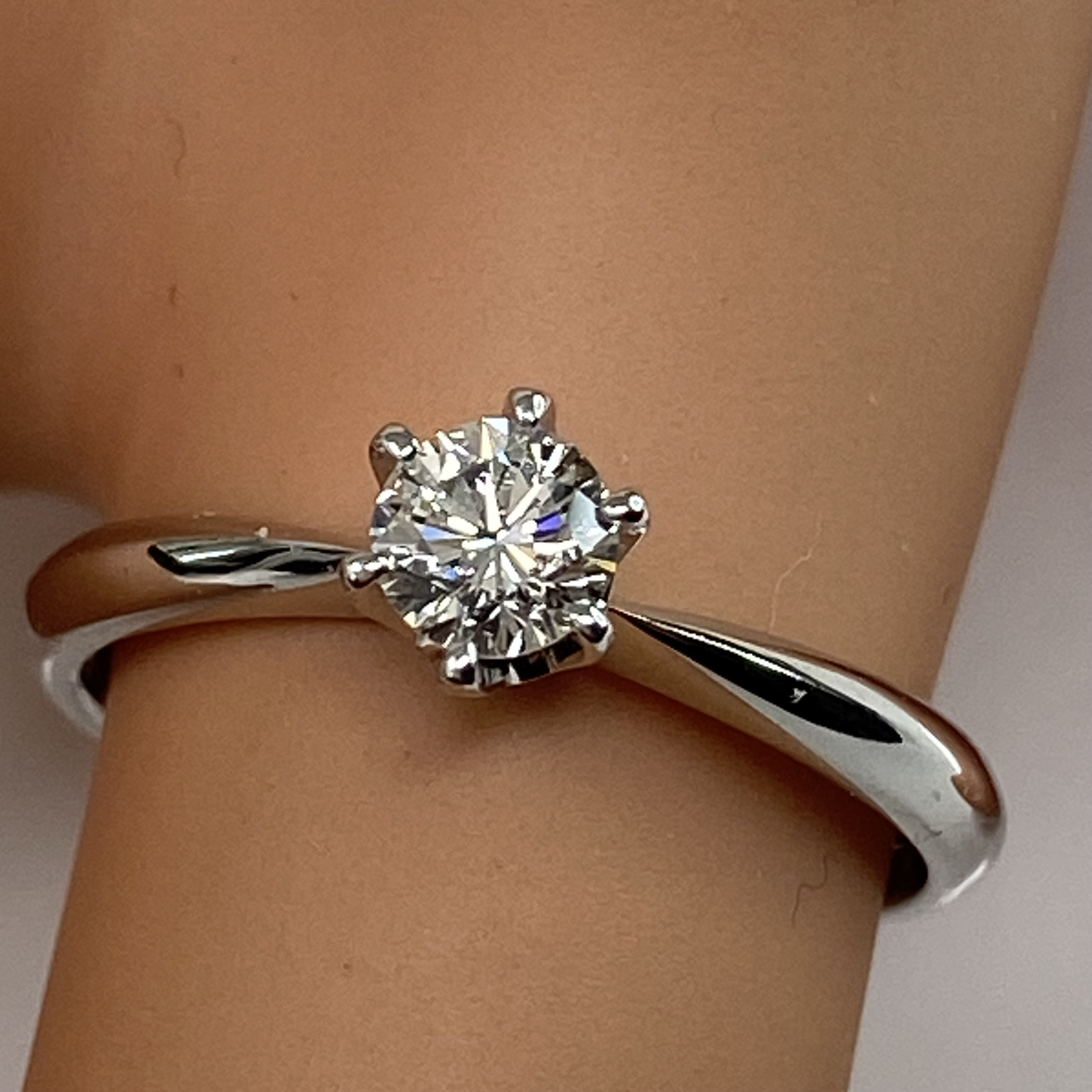 PT900 プラチナダイヤモンドリング　0.3ct 鑑別書付き