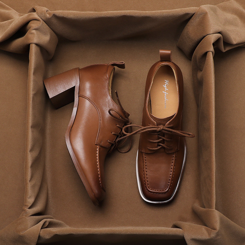 アッパー材は足になじみやすい天然皮革を使用。 長時間の使用でも疲れにくい！スニーカー 革 春 ギフト プレゼント 卒業式