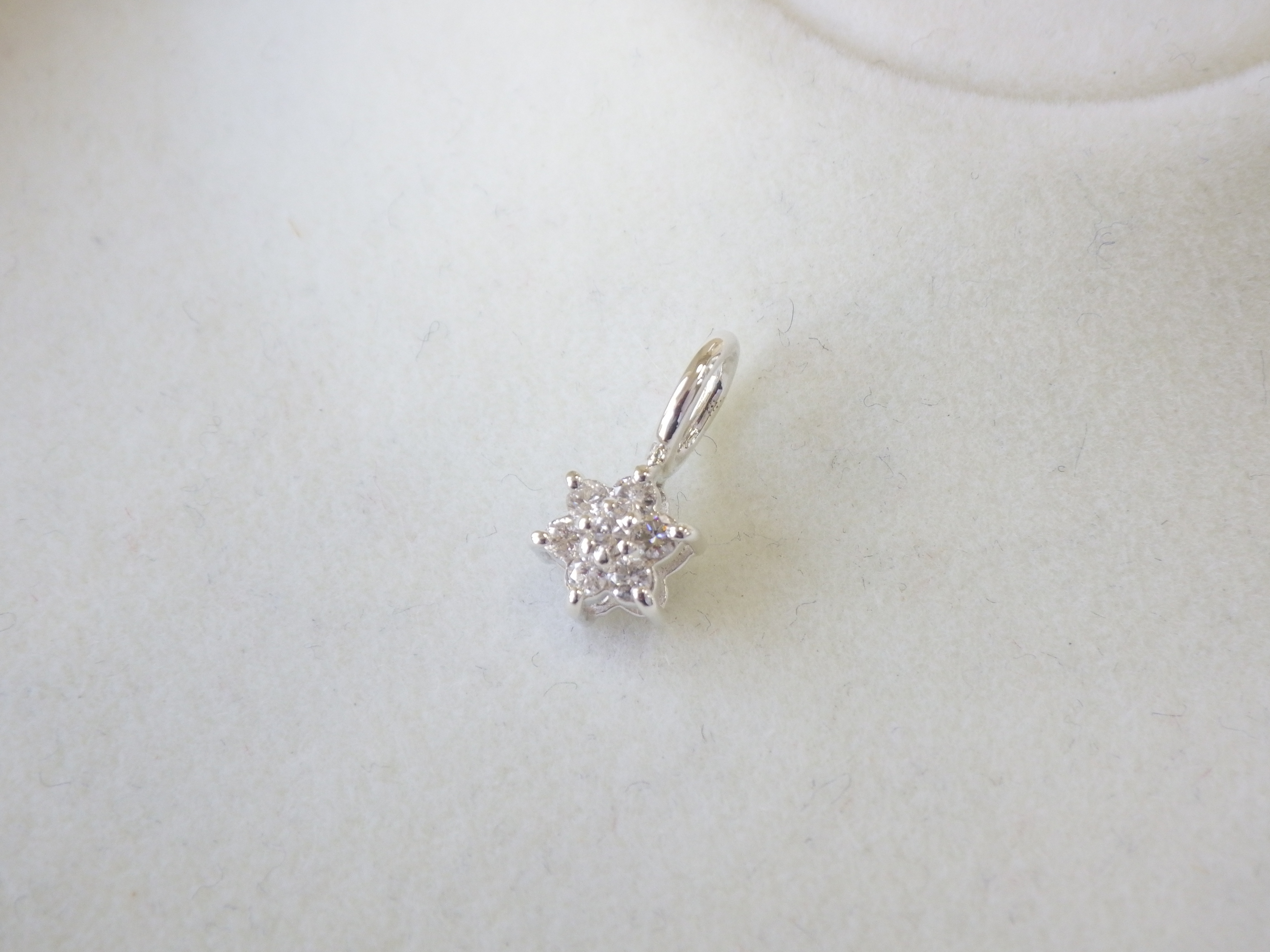 Pt900　花１　ペンダントトップ