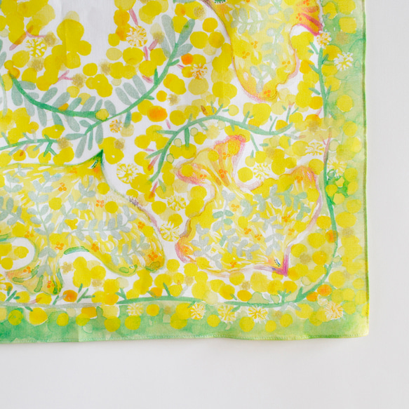 ハンカチ・スカーフ / 幸運を運ぶ黄色い鳥とミモザ / ギフトにも 7枚目の画像