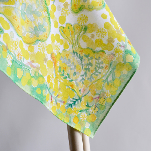 ハンカチ・スカーフ / 幸運を運ぶ黄色い鳥とミモザ / ギフトにも 9枚目の画像