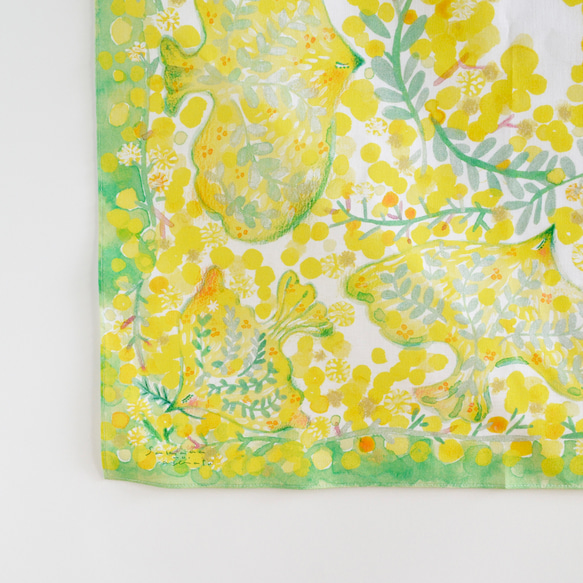 ハンカチ・スカーフ / 幸運を運ぶ黄色い鳥とミモザ / ギフトにも 6枚目の画像