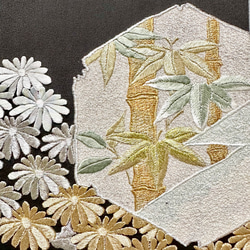 着物のファブリックパネル　漆黒に輝く菊花（2枚セット）着物リメイク　インテリア　古民家　壁飾り　日本　ギフト　おしゃれ 5枚目の画像