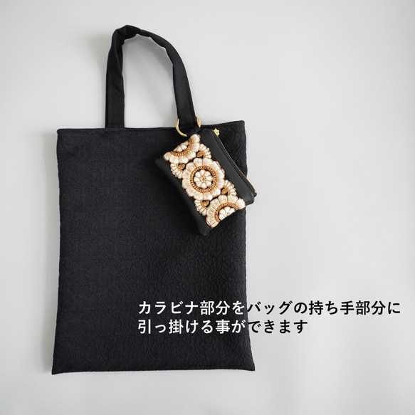 【3日以内発送】刺繍リボンと黒色フェイクレザーのミニポーチ　ICカードケースにも 3枚目の画像