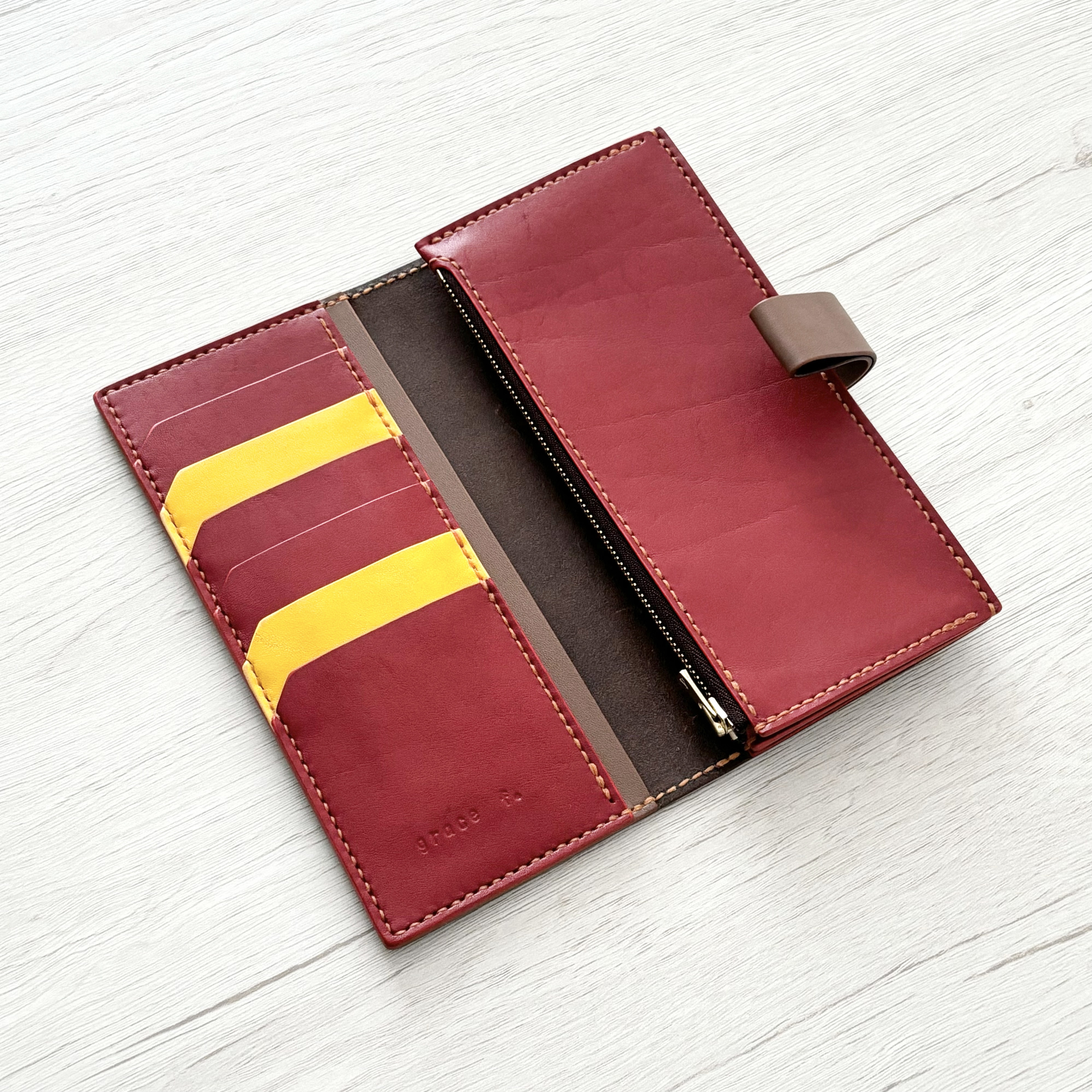手帳のような長財布｜ベージュ×赤×イエロー〈在庫品〉