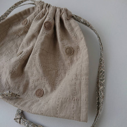 丸いモチーフを散りばめたフラット巾着バッグ・ハーフリネン・ベージュ 13枚目の画像