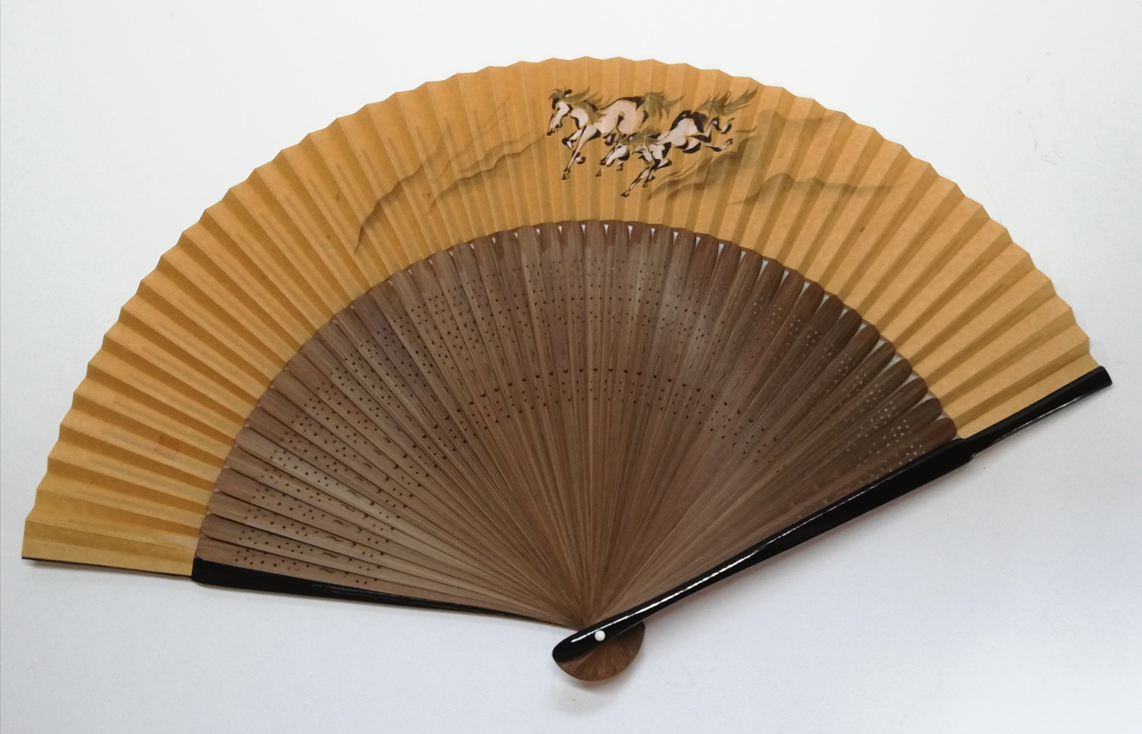 【本体価格10%OFF】趣 -omomuki- <馬駆ける>　京扇子