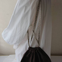 丸いモチーフを散りばめたフラット巾着バッグ・ハーフリネン・茶 17枚目の画像