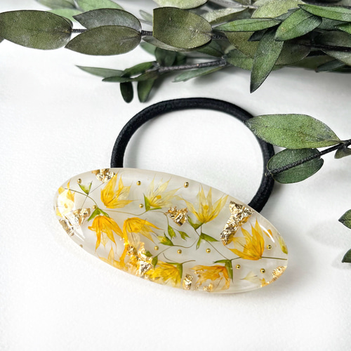 レジンヘアゴム 楕円　オーバル　ゴールド　ベージュ　お花畑　金箔 レジンヘアゴム 楕円オーバルゴールドベージュお花畑金箔