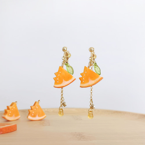 オレンジネコのイヤリング/ピアス .猫ねこ イヤリング