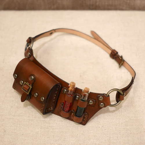 受注生産] 1/3ドール スチームパンク 試験管ウエストバッグ 本革