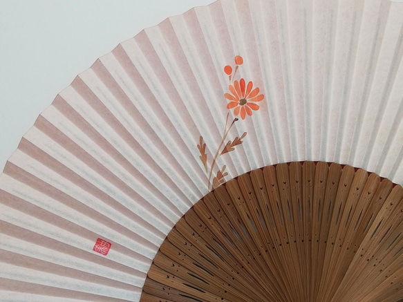 【本体価格10%OFF】趣 -omomuki- <マーガレット>　京扇子 6枚目の画像