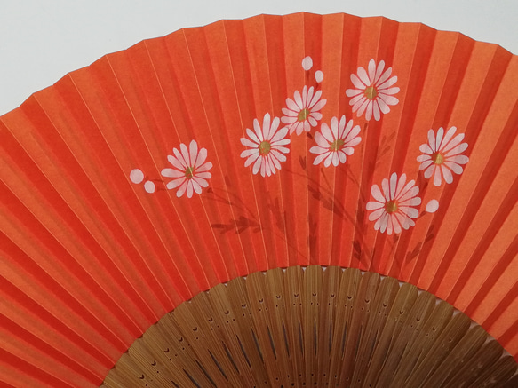 【本体価格10%OFF】趣 -omomuki- <マーガレット>　京扇子 4枚目の画像