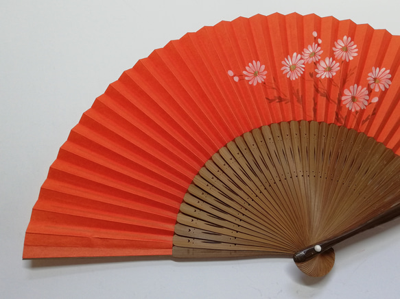 【本体価格10%OFF】趣 -omomuki- <マーガレット>　京扇子 2枚目の画像