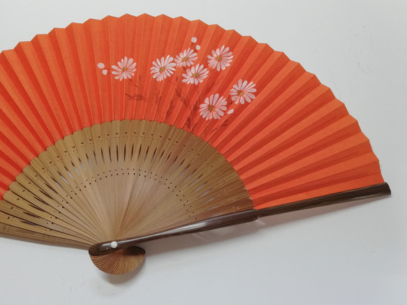 【本体価格10%OFF】趣 -omomuki- <マーガレット>　京扇子 3枚目の画像