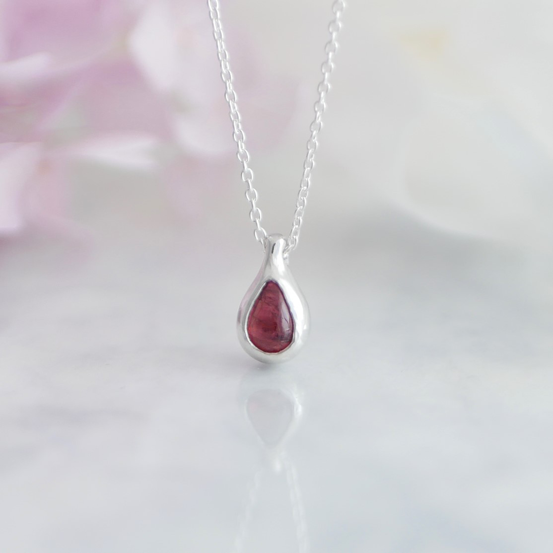 雫の ペンダント　ピンクトルマリン