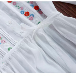 上品に透けるフロント刺繡がアクセント　ロングワンピース　ポケット付き　ウエストリボン【春夏秋】白 9枚目の画像