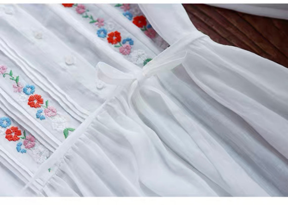 上品に透けるフロント刺繡がアクセント　ロングワンピース　ポケット付き　ウエストリボン【春夏秋】白 9枚目の画像