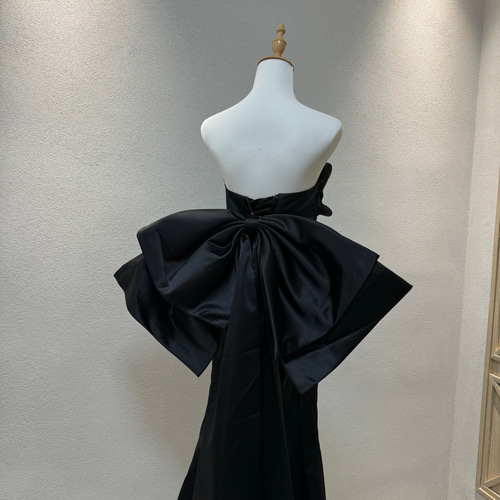 憧れのドレス！高級サテン 黒 コール バックリボン 編み上げ 床付く お