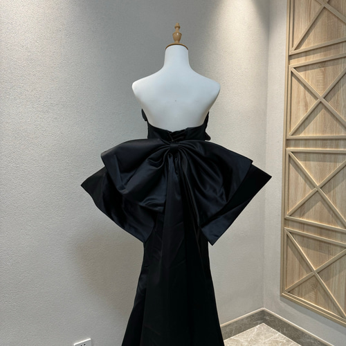 憧れのドレス！高級サテン 黒 コール バックリボン 編み上げ 床付く お