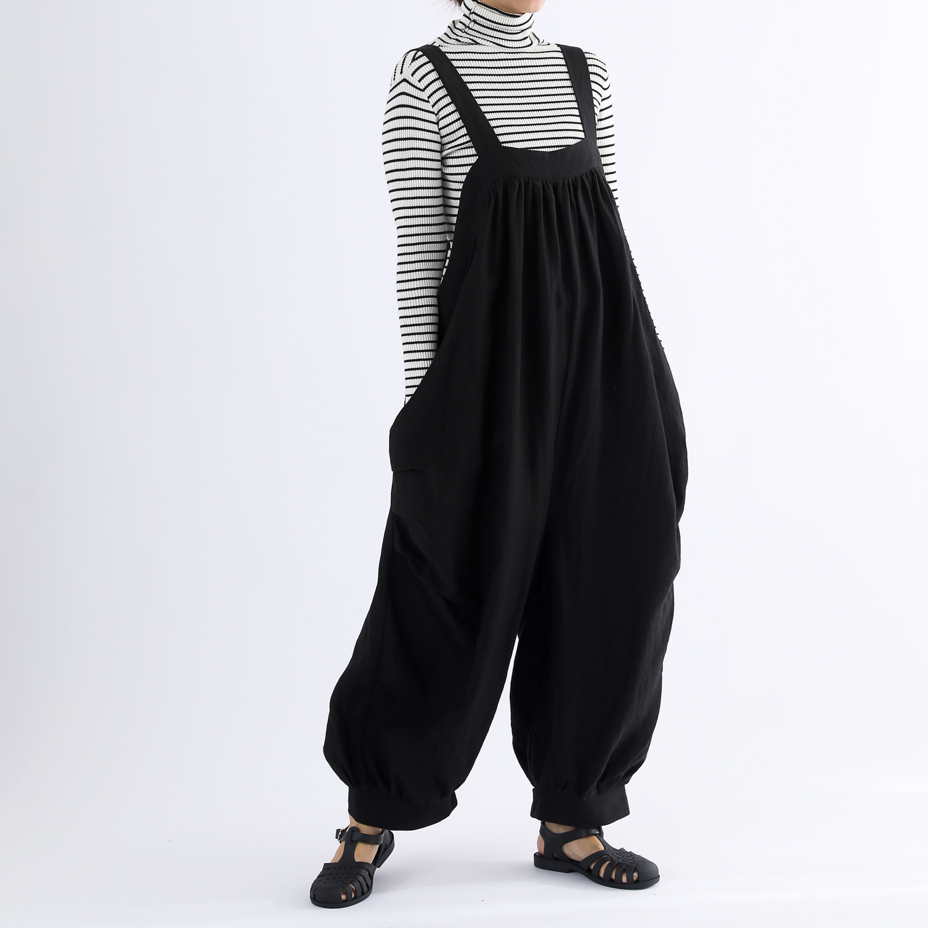 リネン100％　ゆったり　サロペットパンツ・ブラック