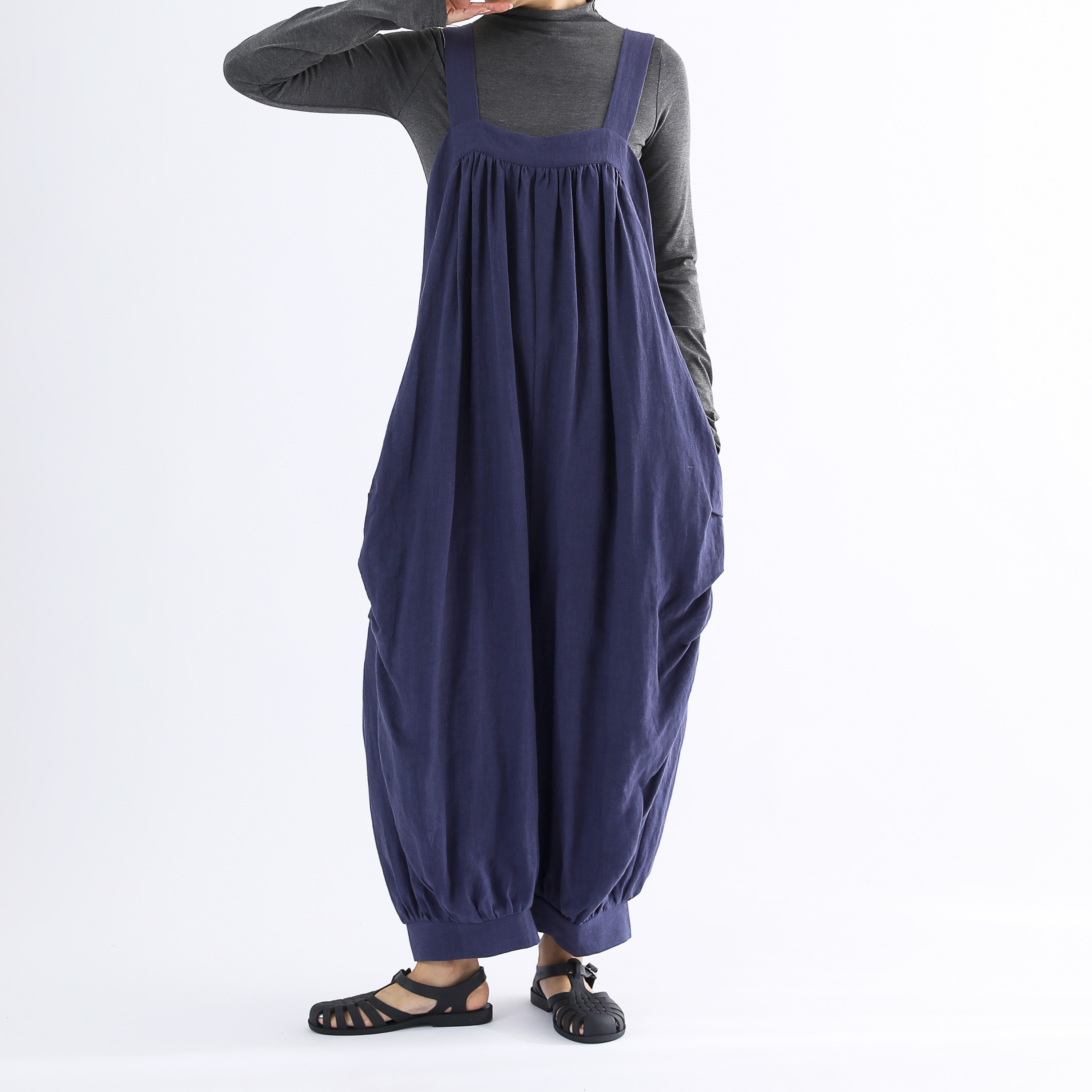 リネン100％　ゆったり　サロペットパンツ・ネイビー
