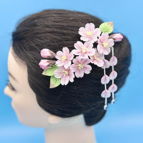 繊細な花びらの手染め羽二重 桜の髪飾り /つまみ細工 卒業式 着物 袴