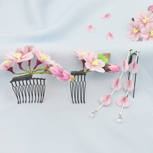 繊細な花びらの手染め羽二重 桜の髪飾り /つまみ細工 卒業式 着物 袴