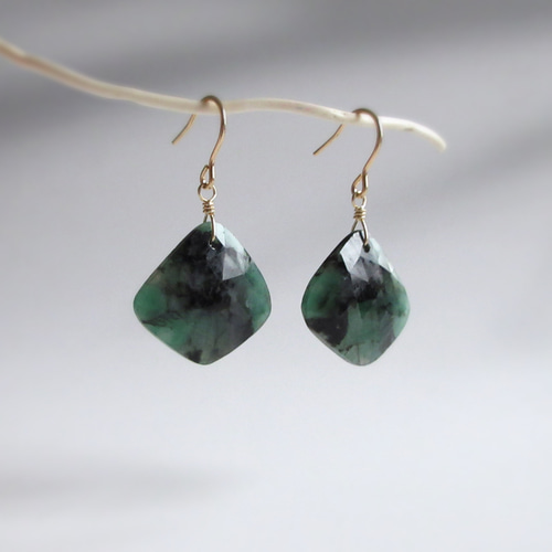 楽天市場】エメラルド ピアス 花 フラワー ピアス キャッチ不要