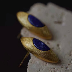 《不器用な石》オリジナルデザイン 天然ラピスラズリ ピアス エキゾチック ブルー レトロ クール ゴールド 青 キラキラ 9枚目の画像